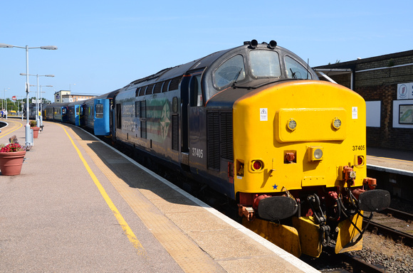 2C55 Great Yarmouth - Norwich | Awaiting departure from Great Yarmouth | 37425 TnT 37405