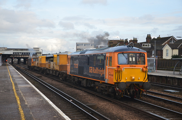 3Y01 switches over from juice to Diesel | Tonbridge